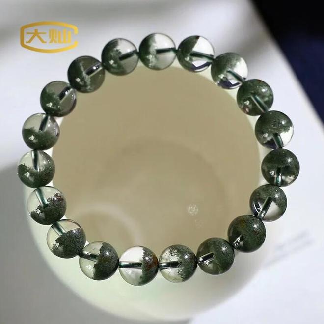 绿意流转间邂逅天然绿幽灵的招财美学